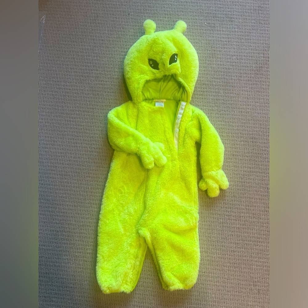 Pottery barn, alien costume lime green toddler 12 to 24 months